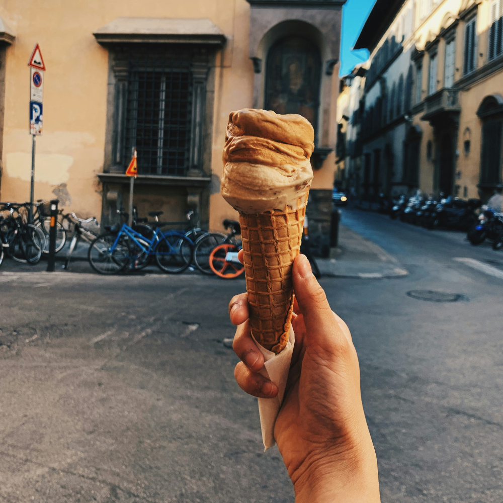gelato italiano, cono con due gusti