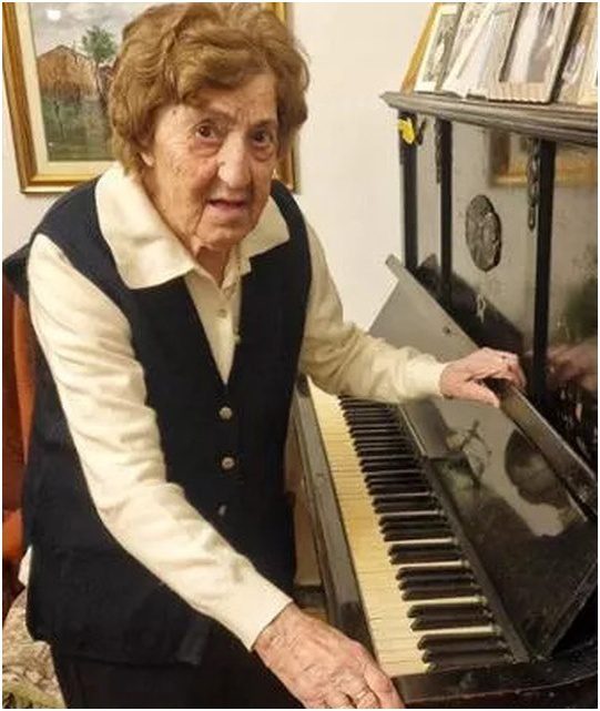 Gianna Pratesi racconta la sua vita. Mangia gelato due volte al giorno